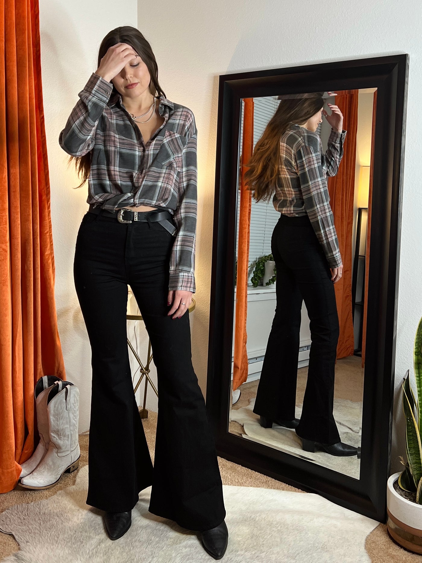Unforgettable High-Waisted Flare Jeans (Black)